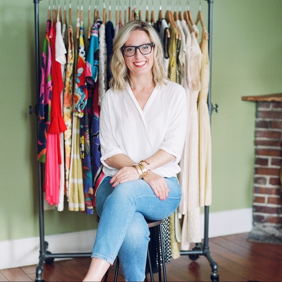 Meet your Posher, Classically Curated - Picture 3 of 7